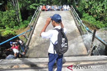 JEMBATAN RUSAK PADANGPARIAMAN