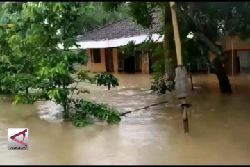 Ratusan rumah di Jember masih terendam banjir