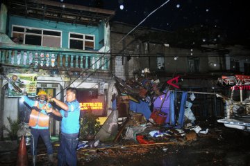 Ratusan rumah di Bogor rusak akibat puting beliung