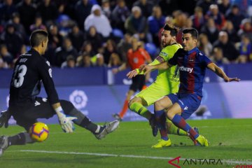 Messi Hattrick Dan  Barca Benamkan Levante 5-0