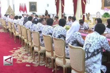 Presiden dan pengurus PGRI bahas nasib guru honorer di istana