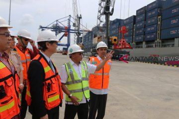 Tahun pertama, Pelabuhan Kuala Tanjung ditargetkan layani ekspor 100.000 TEUs
