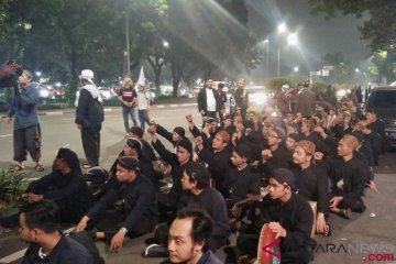 Peserta Reuni 212 Yogyakarta kenakan lurik dan blangkon