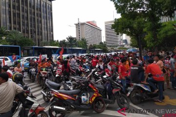 Pawai Persija, sebagian badan jalan MH Thamrin jadi lokasi parkir