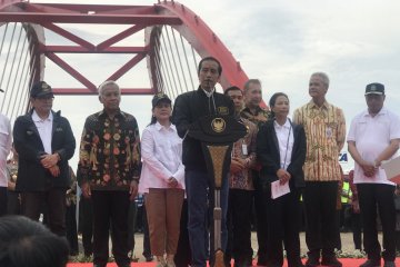 Jokowi ingatkan pengendara di Tol Trans-Jawa berhati-hati karena jalan terlalu mulus