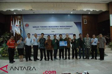 Ratusan mahasiswa berprestasi raih beasiswa Tiga   Roda