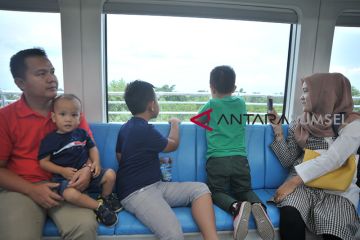 Isi liburan dengan naik LRT