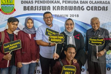 Ribuan pelajar-mahasiswa Karawang dapat beasiswa