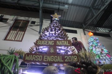 Lomba Pohon Natal