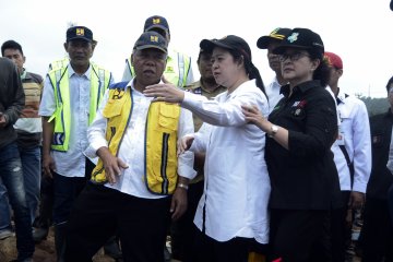 Kunjungan Menteri Di Lokasi Tsunami Lampung Selatan