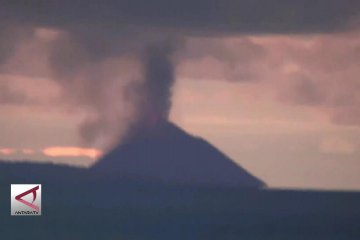 Gunung Anak Krakatau semburkan lava sebelum tsunami