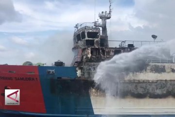 Tiga orang hilang dalam kebakaran kapal penumpang