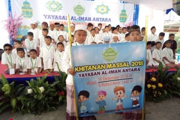 Yayasan Al Iman Antara Gelar Khitan Massal