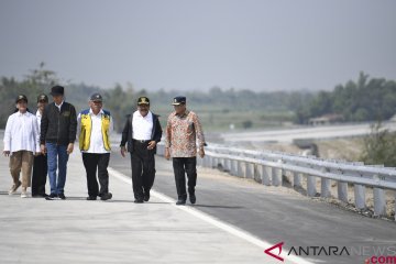 Empat ruas tol di Jawa Timur  diresmikan, pembangunan Trans Jawa tuntas