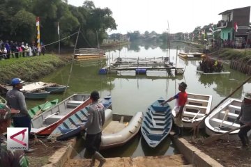 Ratusan santri dan TNI bersihkan sungai citarum