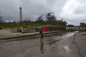 Berdiri di "zona merah" tsunami,  pemerintah diminta batalkan PLTUB di Bengkulu