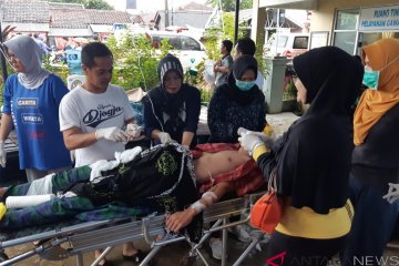Ribuan warga pesisir Lampung Selatan mengungsi di sekolah