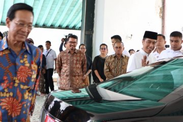 Sultan Hamengkubuwono X undang Presiden "pinarak" di Keraton