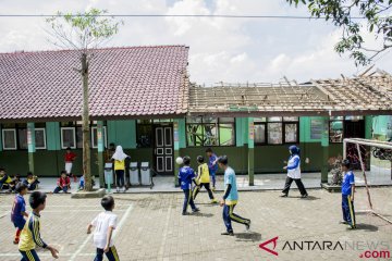 Atap bangunan Sekolah Ambruk