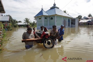 Banjir rendam puluhan rumah dan sawah warga