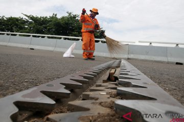 Flyover Cengkareng Retak