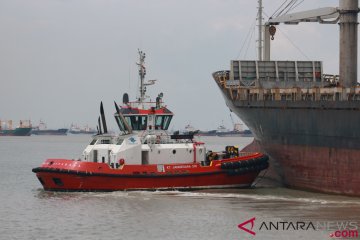 Kapal Tunda Pelabuhan Tanjung Perak
