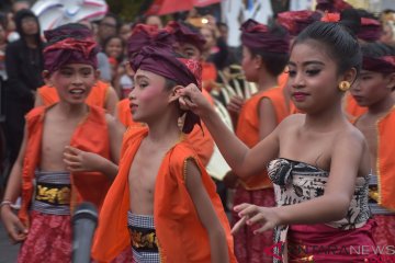 Parade Budaya Melepas Matahari