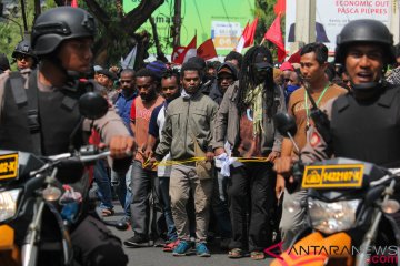 Polisi bubarkan aliansi mahasiswa Papua di Surabaya