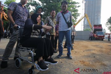 Wali Kota Surabaya Awasi Pengurukan Tanah Ambles