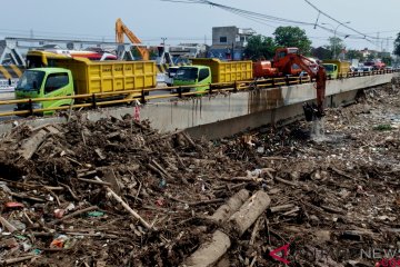 Sampah Sungai Banjir Kanal Timur Semarang