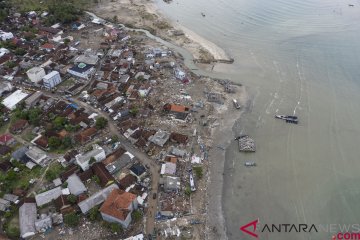 Satu peleton polisi bantu korban tsunami Pandeglang