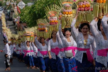 Tradisi Mepeed Hari Raya Galungan