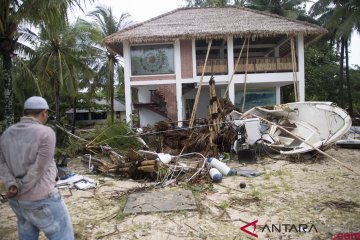 Warga pesisir Pandeglang belum berani kembali ke rumah