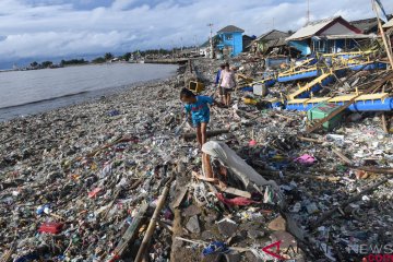 BMKG turunkan jarak waspada jadi 500 meter dari pantai di Selat Sunda