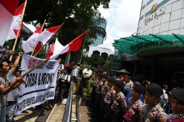 Tuntut Penyitaan Gedung Granadi