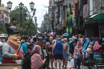 Meski belum macet, arus lalu lintas Malioboro meningkat jelang imlek