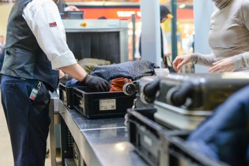 Penelitian menunjukkan nampan bandara lebih kotor dari toilet