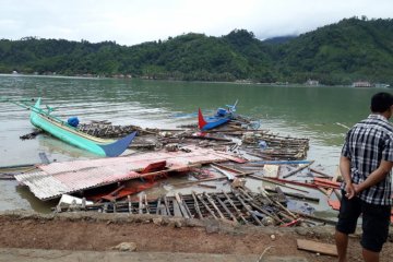 Tsunami ratakan dua desa di lampung selatan