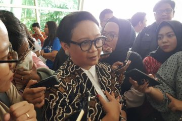 Prioritas polugri Indonesia disimbolkan dengan motif batik