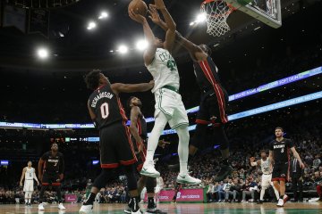Irving pimpin Boston Celtics atasi Miami Heat