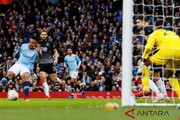 City menang telak di Emirates