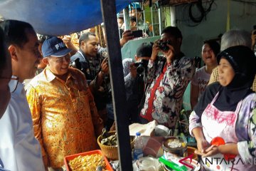 Presiden Jokowi sambangi pedagang nasi uduk nasabah Program Mekaar
