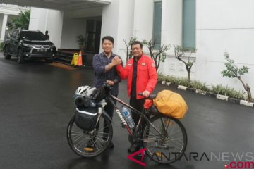 Bersepeda dari Yogya, Bonbon tiba di Istana Merdeka