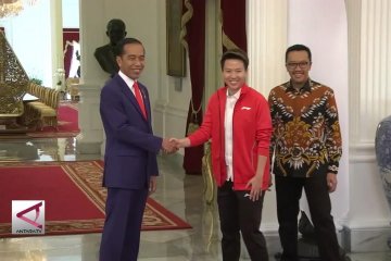 Berpamitan dengan Jokowi, Butet foto bersama