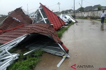 Puting beliung rusak puluhan rumah di Bekasi