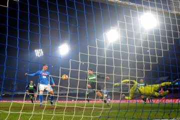 Napoli ke perempat final setelah tundukkan Sassuolo