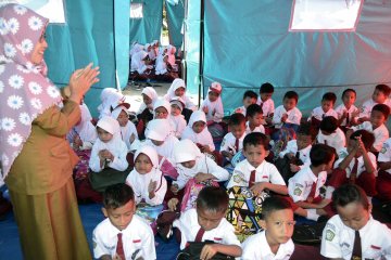Guru TK Jakarta bantu korban tsunami Lampung Selatan