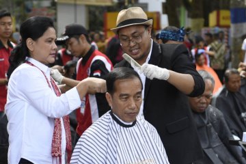Iriana arahkan tukang cukur Jokowi
