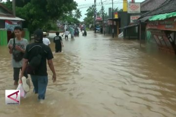 Banjir, akses 2 kecamatan di Pandeglang terputus