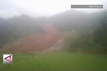 Puluhan rumah tertimbun longsor di Sukabumi